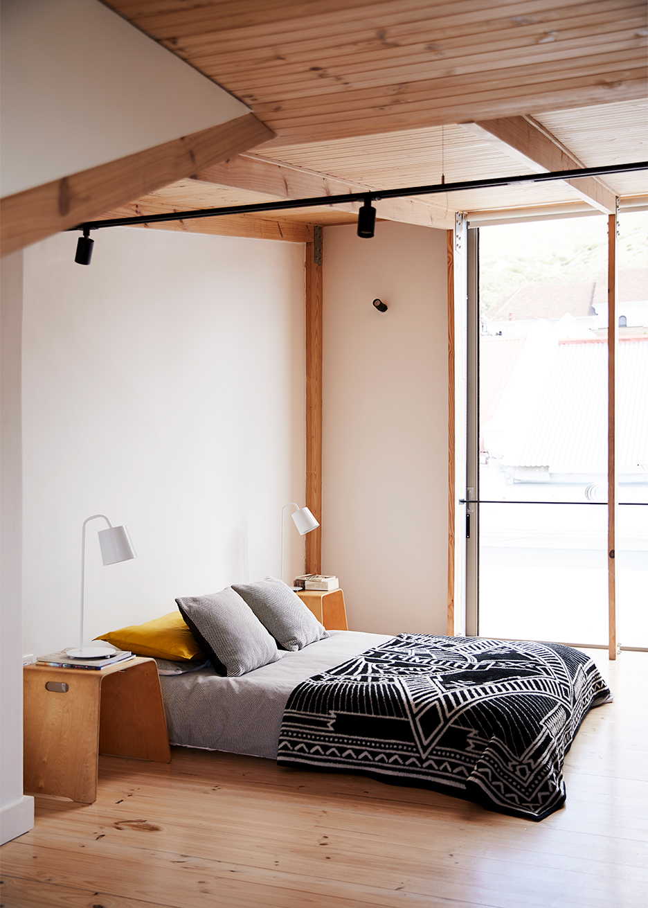 minimalist bedroom