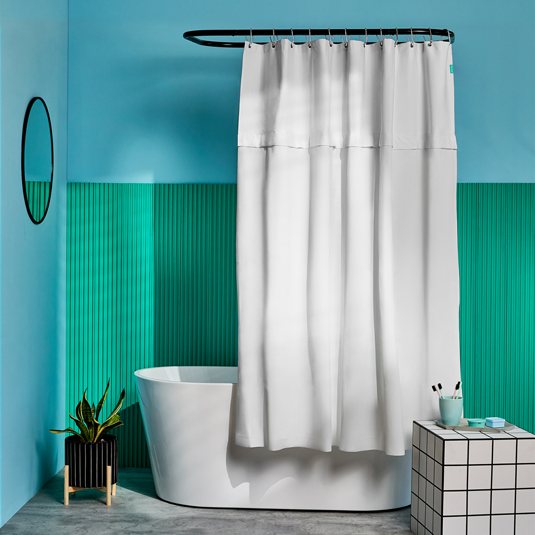 shower liner near tub